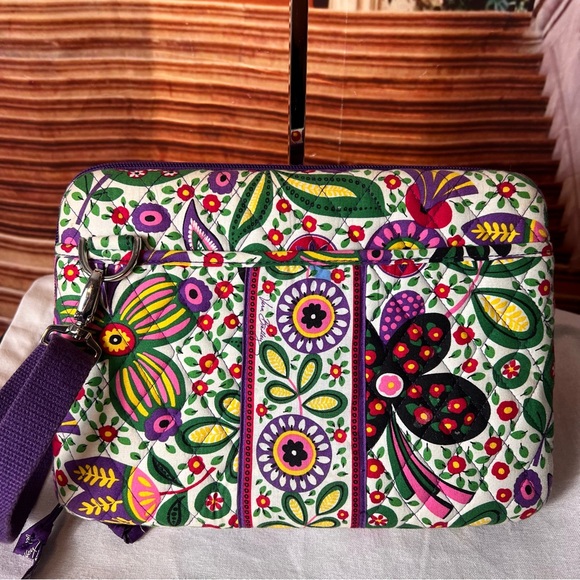 Vera Bradley 12” iPad Commuter Crossbody Bag in "Viva la Vera" Pattern excellent - Picture 6 of 8